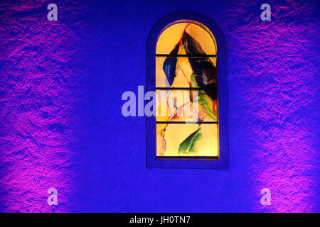 Restaurierung von Saint Gervais Barockkirche.  Glasfenster von katholischen Künstler: Vater Kim de Joong.  Frankreich. Stockfoto