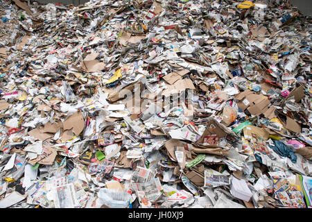 massive Müll auf einer Deponie Stockfoto