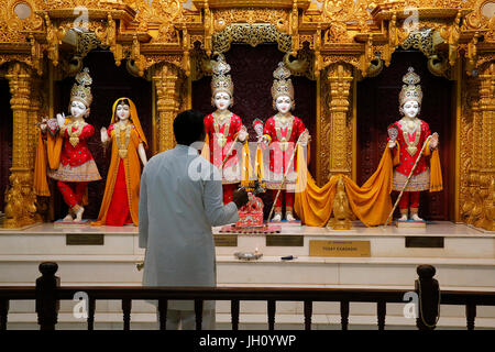 BAPS Shri Swaminarayan Mandir, Kampala. Abend-Puja. Uganda. Stockfoto