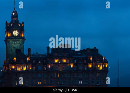 Balmoral Hotel bei Nacht Stockfoto