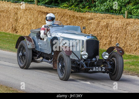 1925 Vauxhall 30/98 Brooklands Spezielle mit Fahrer Gregor Fiskin am Goodwood Festival 2017 von Geschwindigkeit, Sussex, UK. Stockfoto