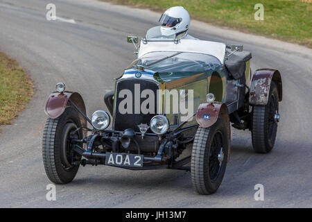 1925 Vauxhall 30/98 Brooklands Spezielle mit Fahrer Gregor Fiskin am Goodwood Festival 2017 von Geschwindigkeit, Sussex, UK. Stockfoto