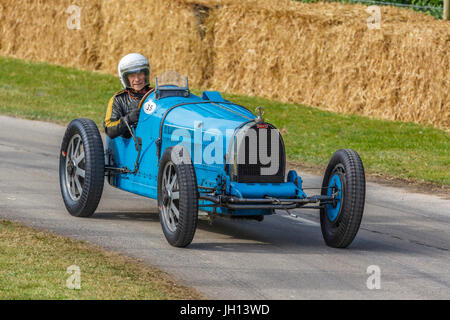 1927 Bugatti Typ 35 b mit Fahrer Julian Majzub 2017 Goodwood Festival of Speed, Sussex, UK. Stockfoto