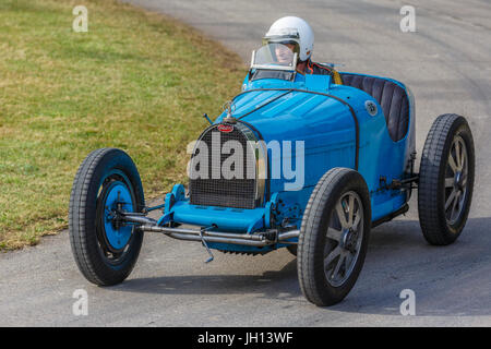 1927 Bugatti Typ 35 b mit Fahrer Julian Majzub 2017 Goodwood Festival of Speed, Sussex, UK. Stockfoto