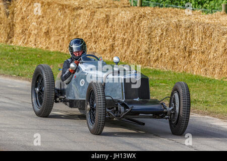 1934 Riley "Dixon Special" Brooklands-Racer mit Fahrer Duncan Ricketts auf die 2017 Goodwood Festival of Speed, Sussex, UK. Stockfoto