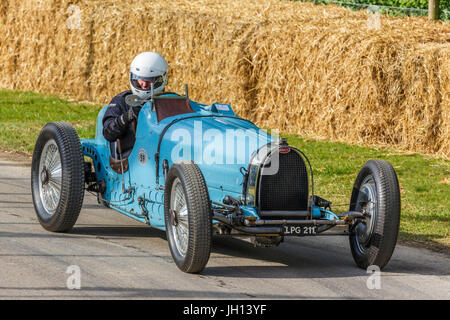 1934 Bugatti Type 59 mit Fahrer Marc Newson 2017 Goodwood Festival of Speed, Sussex, UK. Stockfoto