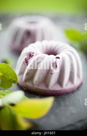 Mini-Heidelbeer-Eis-Kuchen Stockfoto