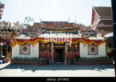 Chinesischen Schrein der Dame Prinzessin Soi Dok Mak (Betelnuss Blossom) eine lokale Göttin für Menschen beten in Wat Phanan Choeng am 19. Dezember 2016 in Ayutth Stockfoto