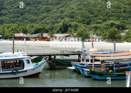 Menschen, Touristen, Strand, Ilha do Mel, Encantadas, Paraná, Brasilien Stockfoto