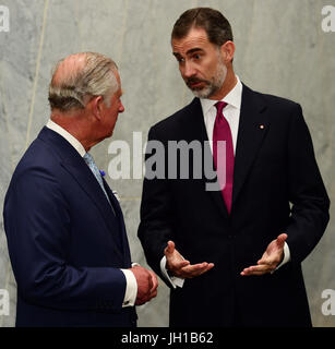 Der Prince Of Wales empfängt König Felipe VI. von Spanien in seinem Hotel im Zentrum von London zu Beginn des Königs Staatsbesuch in Großbritannien. Stockfoto