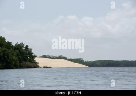 Menschen, Boote, Rio Preguiças, Vassouras, Maranhão, Brasilien Stockfoto