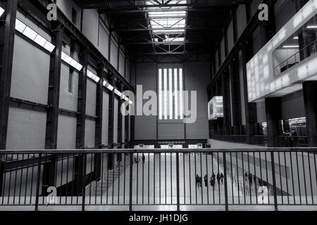 Großbritannien, London - 8. April 2015: Tate Modern Gallery in London, Vereinigtes Königreich. Die Galerie befindet sich im ufernahen Bereich des London Borough of Southwark. Stockfoto