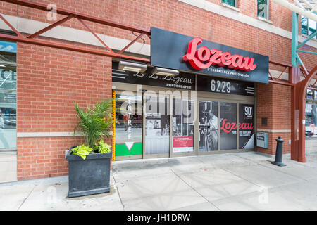 Montreal, CA, Juli 2017: Lozeau Store in St Hubert Street - Lozeau, der größten professionellen Kamera zu speichern in Kanada, feiert seinen 90. Geburtstag Stockfoto