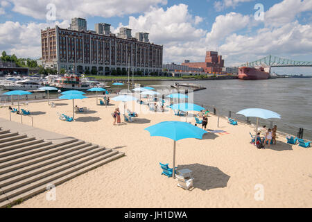 Montreal, CA - 9. Juli 2017: Clock Tower Strand in den alten Hafen von Montreal Stockfoto