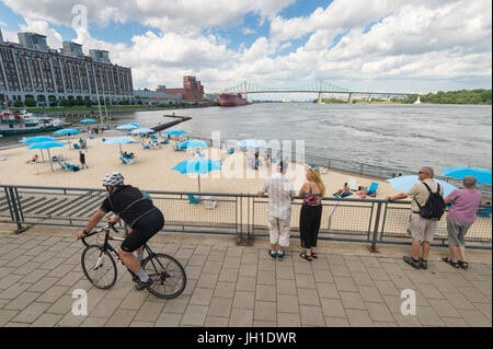 Montreal, CA - 9. Juli 2017: Clock Tower Strand in den alten Hafen von Montreal Stockfoto