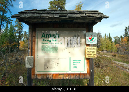 Hinweisschild zu Beginn der Amisk Trail (enthalten in den TransCanada Trail - Sentier Transcanadien), Whiteshell Provincial Park, Manitoba, Kanada Stockfoto