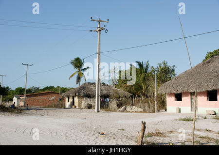 Menschen, Häuser, Straße, Autobahn, Stadt, Santo Amaro, São Luis, Lagunen, Lençois Maranhense, Maranhão, Brasilien Stockfoto