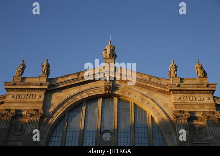 Gare du Nord in der Abenddämmerung, Paris. Frankreich. Stockfoto