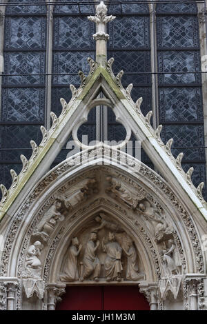 Kathedrale Notre Dame de Paris. Rote Tür Tympanon (c.1260).  Frankreich. Stockfoto