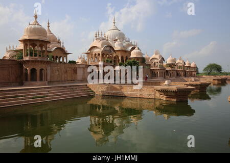 Kusum Sarovar, eine historische Sandstein-Denkmal zwischen Govardhan und Radha Kund im Distrikt Mathura in Uttar Pradesh, Indien. Stockfoto