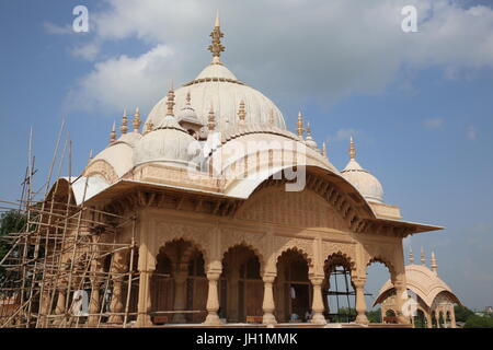 Kusum Sarovar, eine historische Sandstein-Denkmal zwischen Govardhan und Radha Kund im Distrikt Mathura in Uttar Pradesh, Indien. Stockfoto