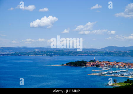 Izola (Italienisch: Isola) ist eine antike Stadt an der slowenischen Küste Stockfoto