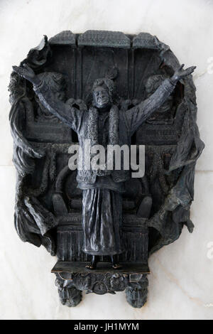 Relief in A. C. Bhaktivedanta Swami Prabhupada Mausoleum in Vrindavan, Uttar Pradesh. Indien. Stockfoto