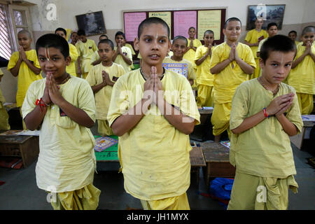 Bhaktivedanta Gurukula befindet sich im ISKCON Radha-Krishna-Tempel, Vrindavan, Uttar Pradesh. Indien. Stockfoto