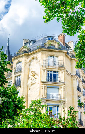 Quare du Temple an einem schönen Sommertag ist umgeben von einer atemberaubenden Paris Architektur Stockfoto
