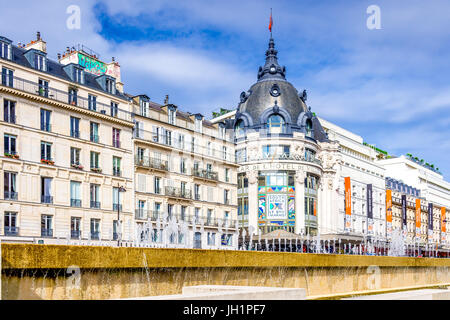Das Einkaufszentrum BHV Marais in der berühmten Rue de Rivoli in Hôtel de Ville, Paris, Frankreich Stockfoto