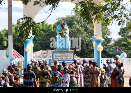 Marianische Heiligtum unserer lieben Frau von der See Togo. Frauen, die die Jungfrau Maria zu beten.  Togo. Stockfoto