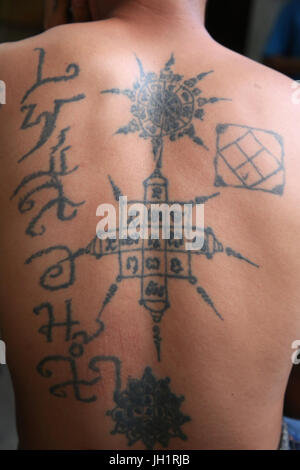 Junger Mann mit Tattoos in Bangkok. Thailand. Stockfoto