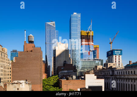 Die Hudson Yards Baustelle (2017) und The Eugene Wolkenkratzer. Midtown Manhattan, New York City Stockfoto