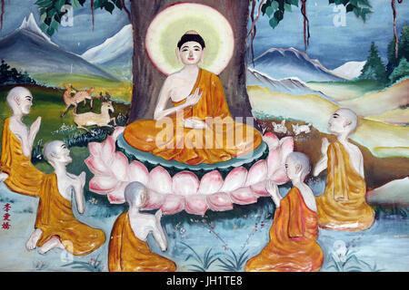 Quan The bin Bo Tat Tempel (Pagode des Avalokitesvara Bodhisattva). Shakyamuni Buddha Predigt predigt - das Rad des Gesetzes - den fünf Jüngern. Stockfoto