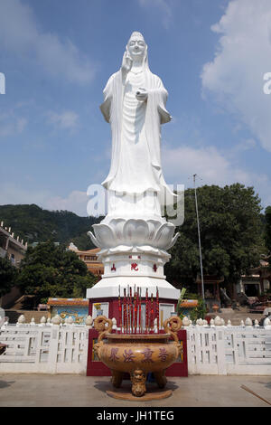 Quan The bin Bo Tat Tempel (Pagode des Avalokitesvara Bodhisattva).  Guanyin Statue (Quan Am).  Vung Tau. Vietnam. Stockfoto