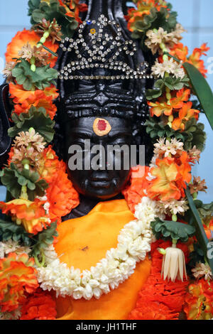 Mariamman Hindu-Tempel. Madurai Veeran, Tamil volkstümlichen Gottheit beliebt in südlichen Tamil Nadu. Ho-Chi-Minh-Stadt. Vietnam. Stockfoto