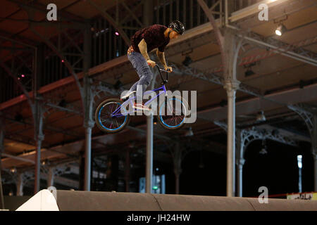 Fahrrad Jumper auf La Grande Halle De La Villette, Paris. Frankreich. Stockfoto