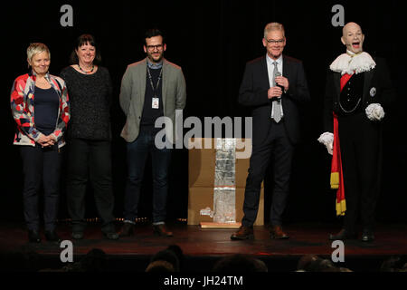 Catherine Salvador Costa, Catherine Verjus, Nicolas Hustark, verantwortungsvolle Kommunikation au thŽ‰tre "Le Point Virgule", Jean-Marc Peillex, Maire de Sain Stockfoto