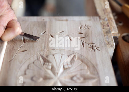 Alte Winterruhe-Handwerksfest.  Holzschnitzer.  Frankreich. Stockfoto