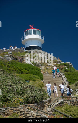 Touristen über Treppen klettern zu besuchen den Leuchtturm am Cape Point, Kapstadt, Südafrika, Afrika Stockfoto