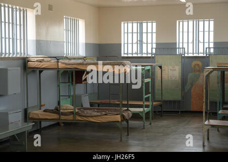 Schlafsaal mit Christus Wandbild, Robben Island, UNESCO-Weltkulturerbe, Cape Town, Südafrika, Afrika Stockfoto