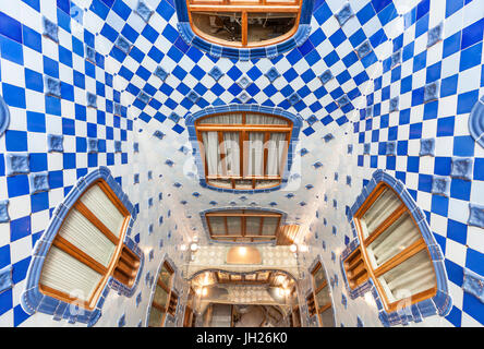 Im Atrium des Casa Batllo, einem modernistischen Gebäude von Antoni Gaudi, UNESCO, Passeig de Gracia, Barcelona, Katalonien, Spanien Stockfoto