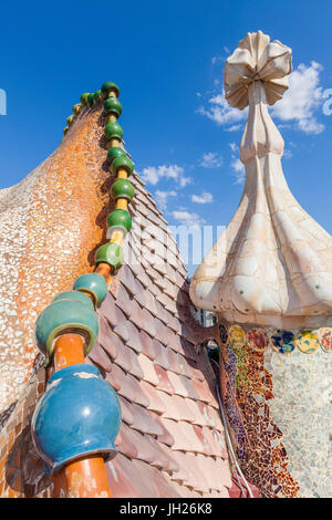 Drachen zurück Dach der Casa Batllo, modernistischen Gebäude von Antoni Gaudi, UNESCO, Passeig de Gracia, Barcelona, Katalonien, Spanien Stockfoto