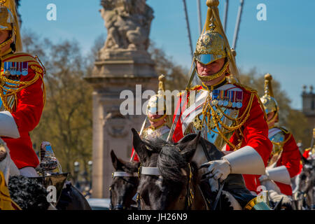 Wechsel von der Garde, Buckingham Palace, die Mall, London, England, Vereinigtes Königreich, Europa Stockfoto