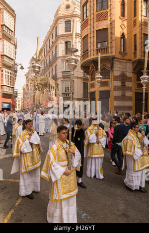 Einheimische, die Teilnahme an der Parade der Auferstehung am Ostersonntag, Malaga, Costa Del Sol, Andalusien, Spanien, Europa Stockfoto