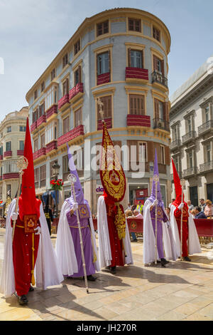 Einheimische, die Teilnahme an der Parade der Auferstehung am Ostersonntag, Malaga, Costa Del Sol, Andalusien, Spanien, Europa Stockfoto