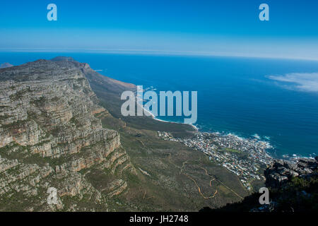 Blick über Camps Bay, Kapstadt, Tafelberg, Südafrika, Afrika Stockfoto