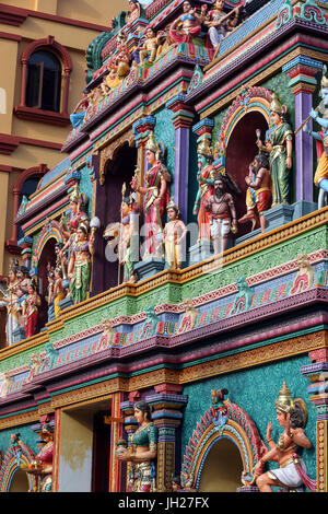 Hindu-Tempel Sri Vadapathira Kaliamman. Hindu-Gottheiten.  Singapur. Stockfoto