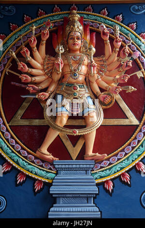Hindu-Tempel Sri Vadapathira Kaliamman. Hindu-Gottheit. Singapur. Stockfoto