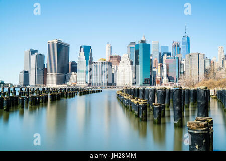 Skyline von Lower Manhattan Brooklyn Seitenansicht des East River, New York City, Vereinigte Staaten von Amerika, Nordamerika Stockfoto